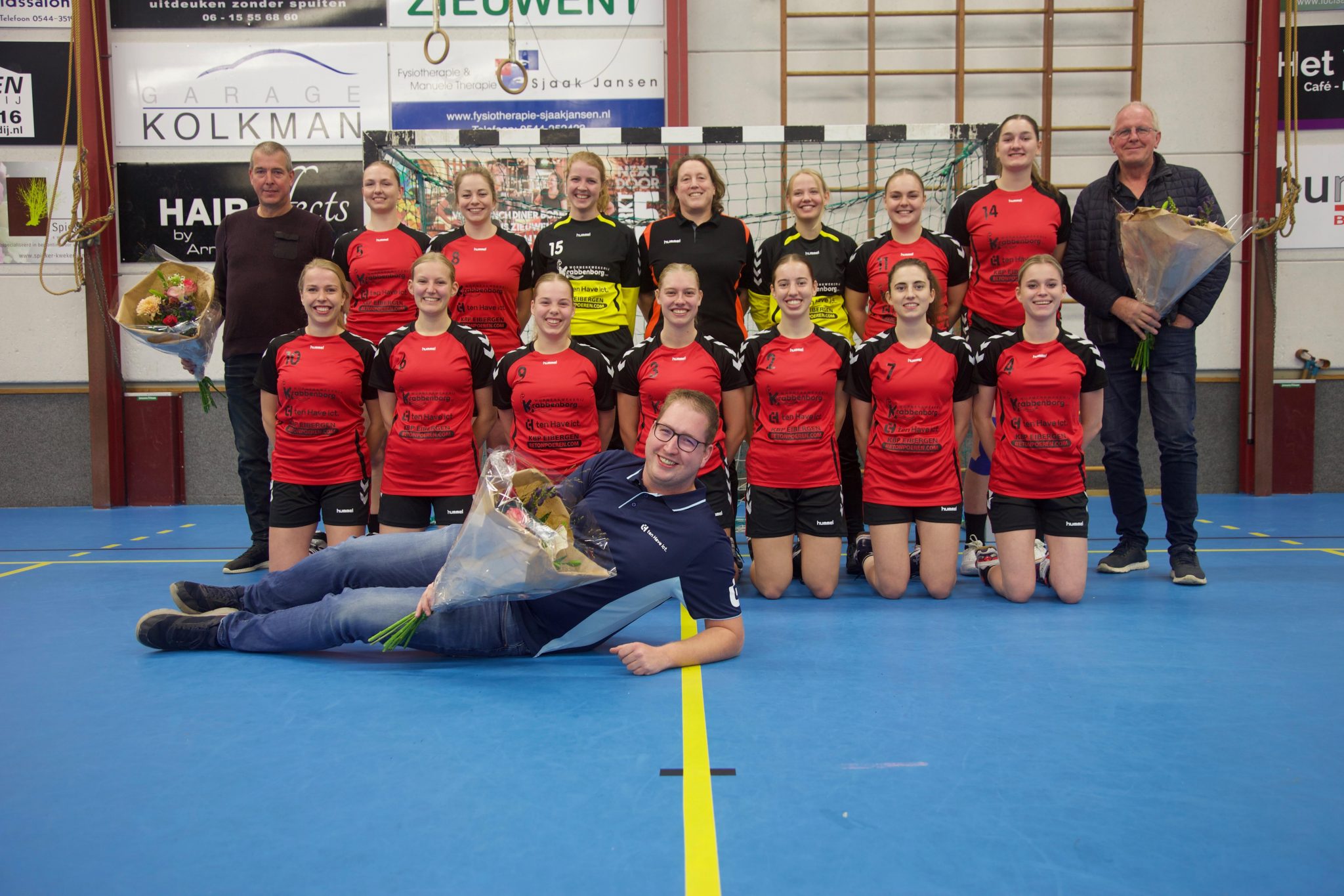 HV Pacelli Dames 2 met shirtsponsoren: Ten Have ICT, Wormenkwekerij Krabbenborg en KBP Eibergen Betonpoeren